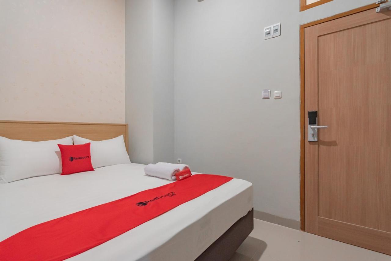 Reddoorz @ Karapitan Street 3*