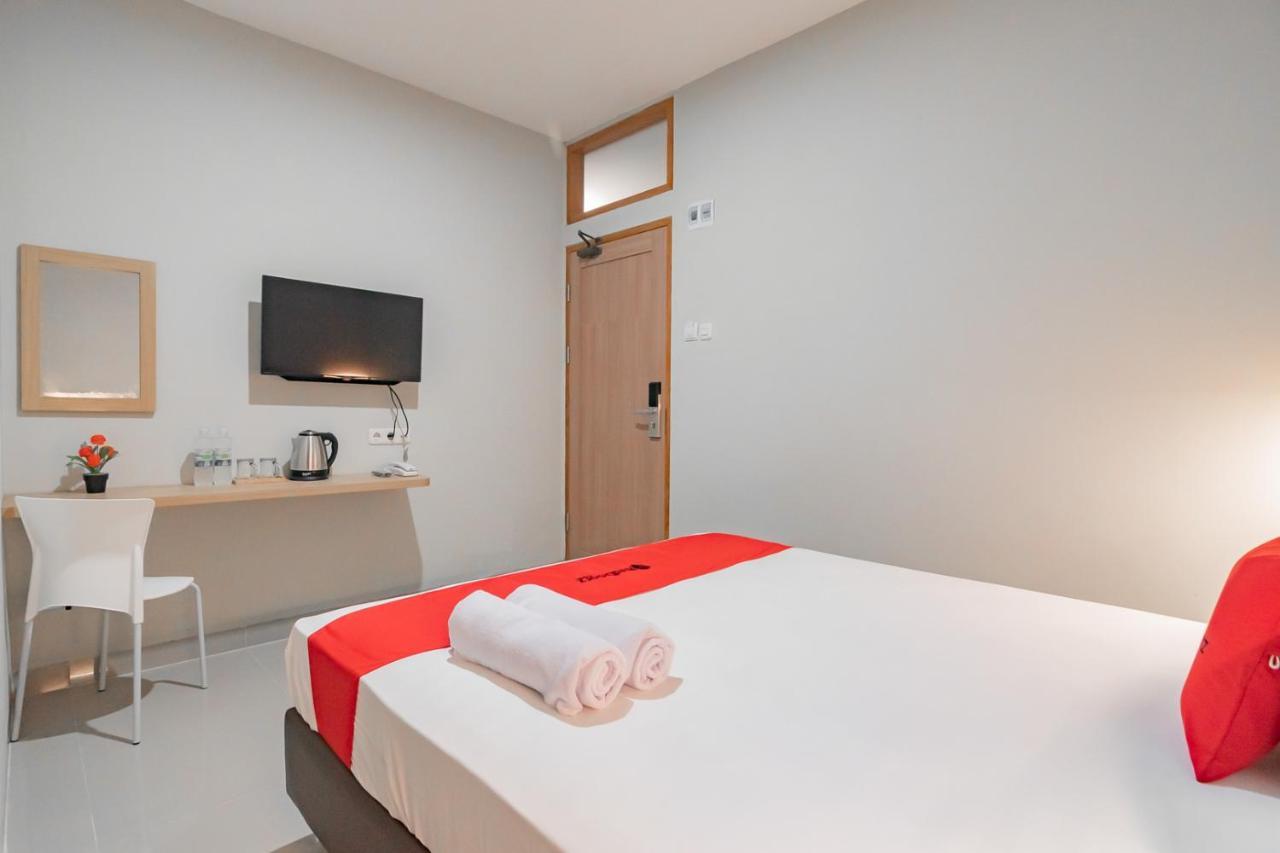 Reddoorz @ Karapitan Street Hotel 3*