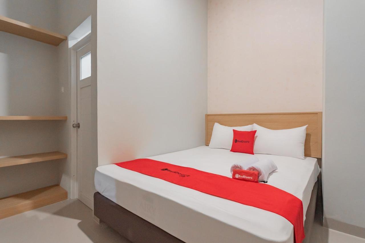 Hotel Reddoorz @ Karapitan Street 3*