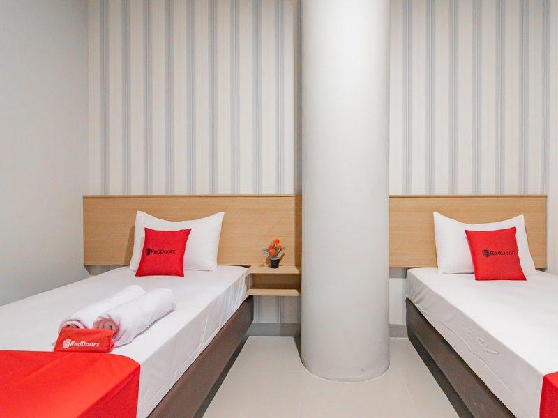 Hotel Reddoorz @ Karapitan Street 3*