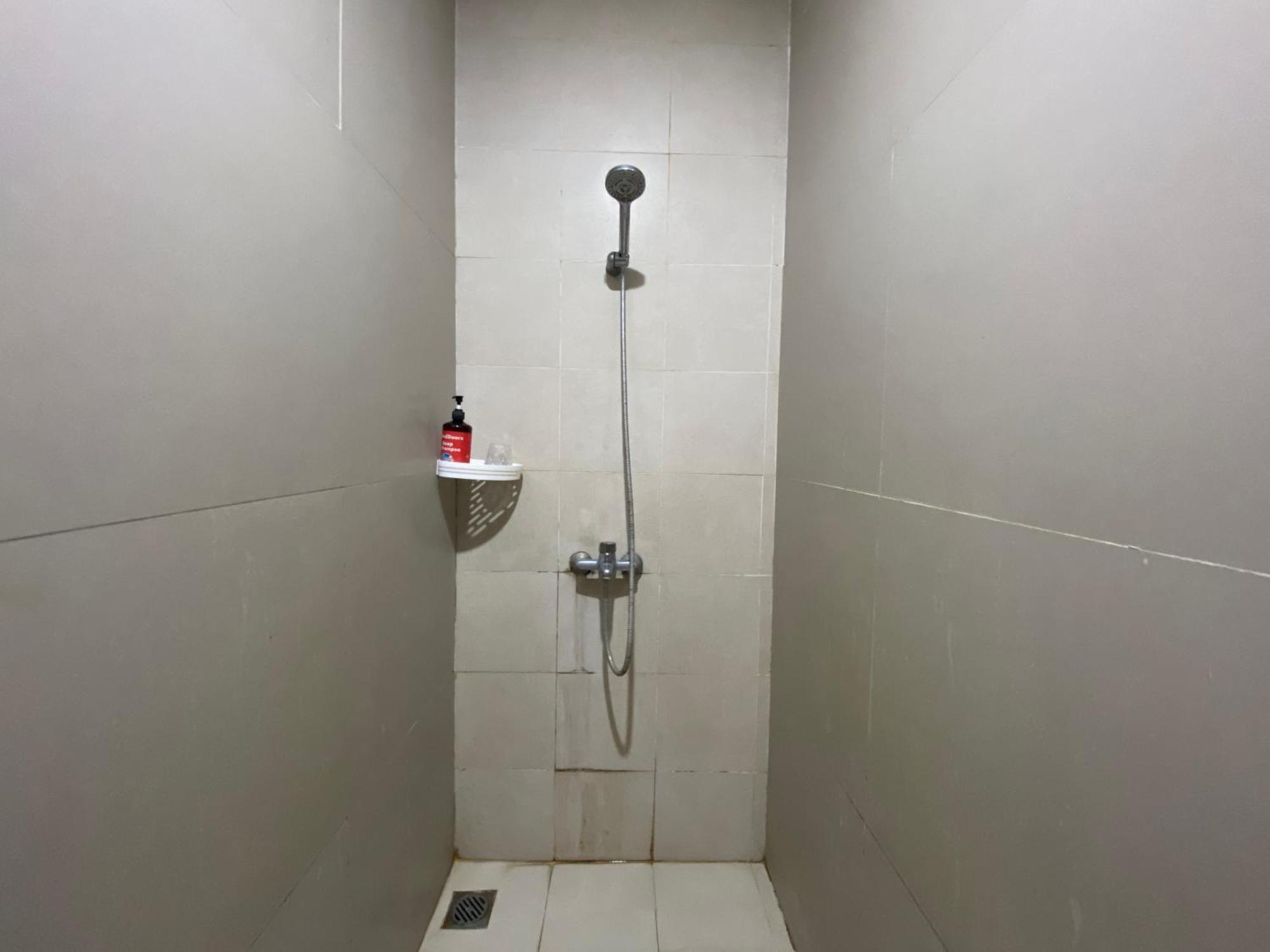 Reddoorz @ Karapitan Street 3*