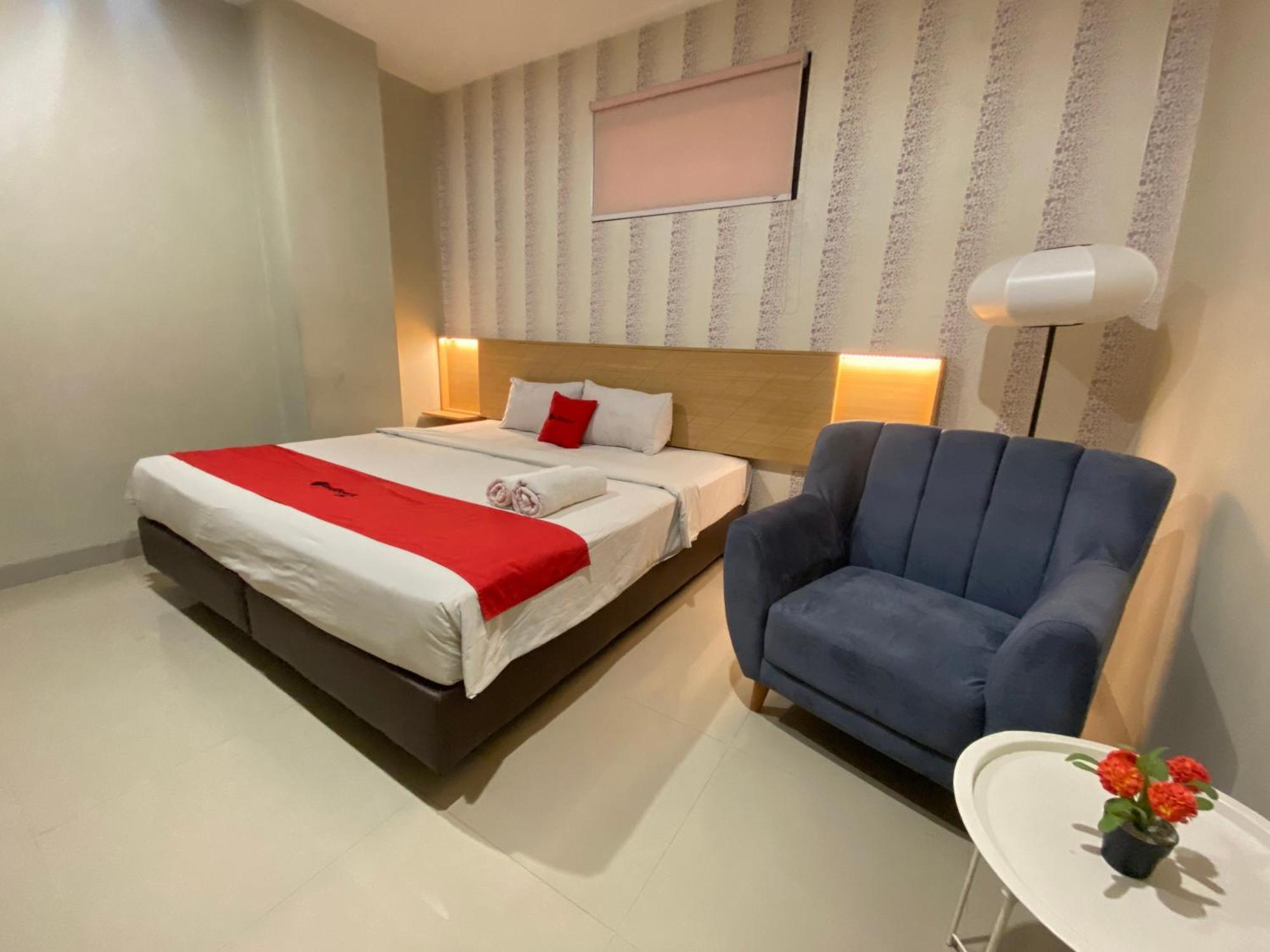 Hotel Reddoorz @ Karapitan Street
