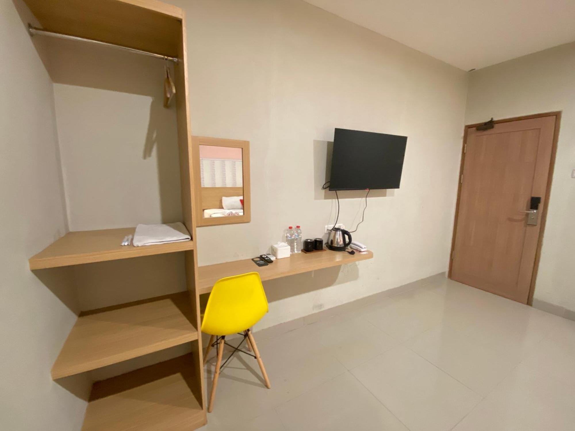 Hotel Reddoorz @ Karapitan Street 3*