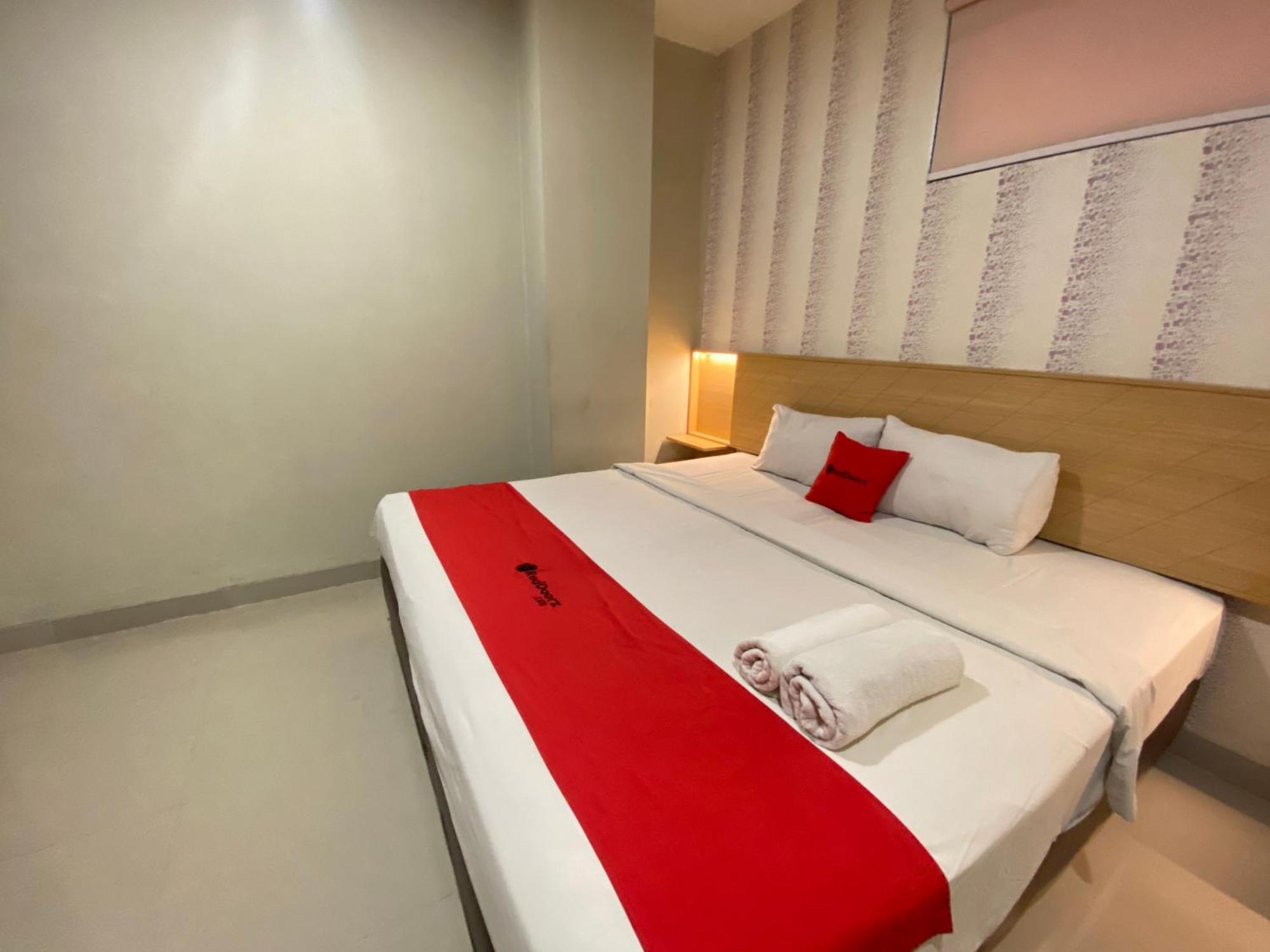 Hotel Reddoorz @ Karapitan Street Bandung