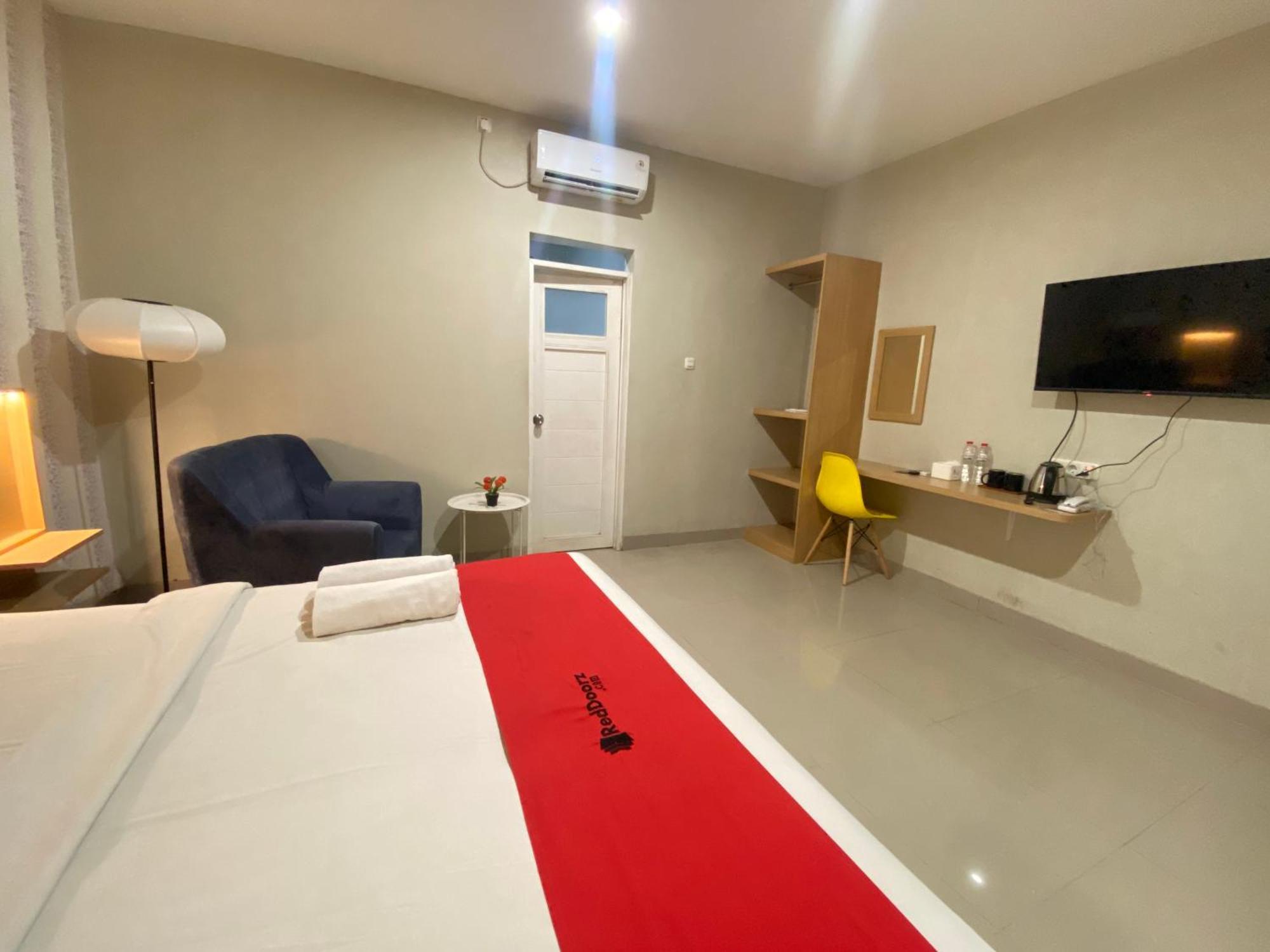 Reddoorz @ Karapitan Street Hotel 3*