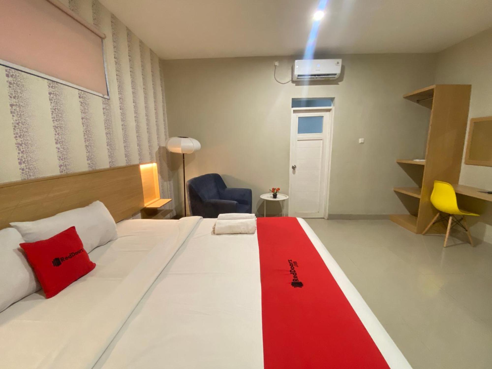 Hotel Reddoorz @ Karapitan Street Bandung